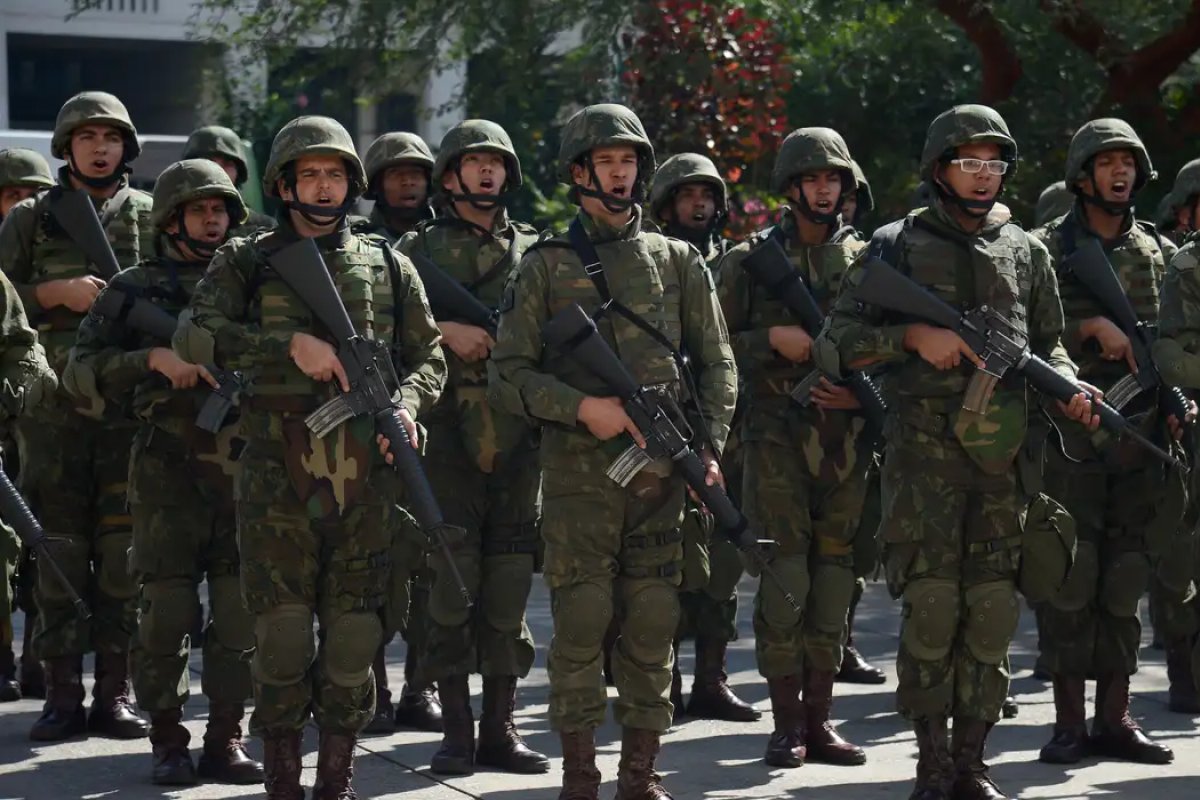 Justiça decide que é ilegal exigir altura mínima para o ingresso de militares temporários no RS