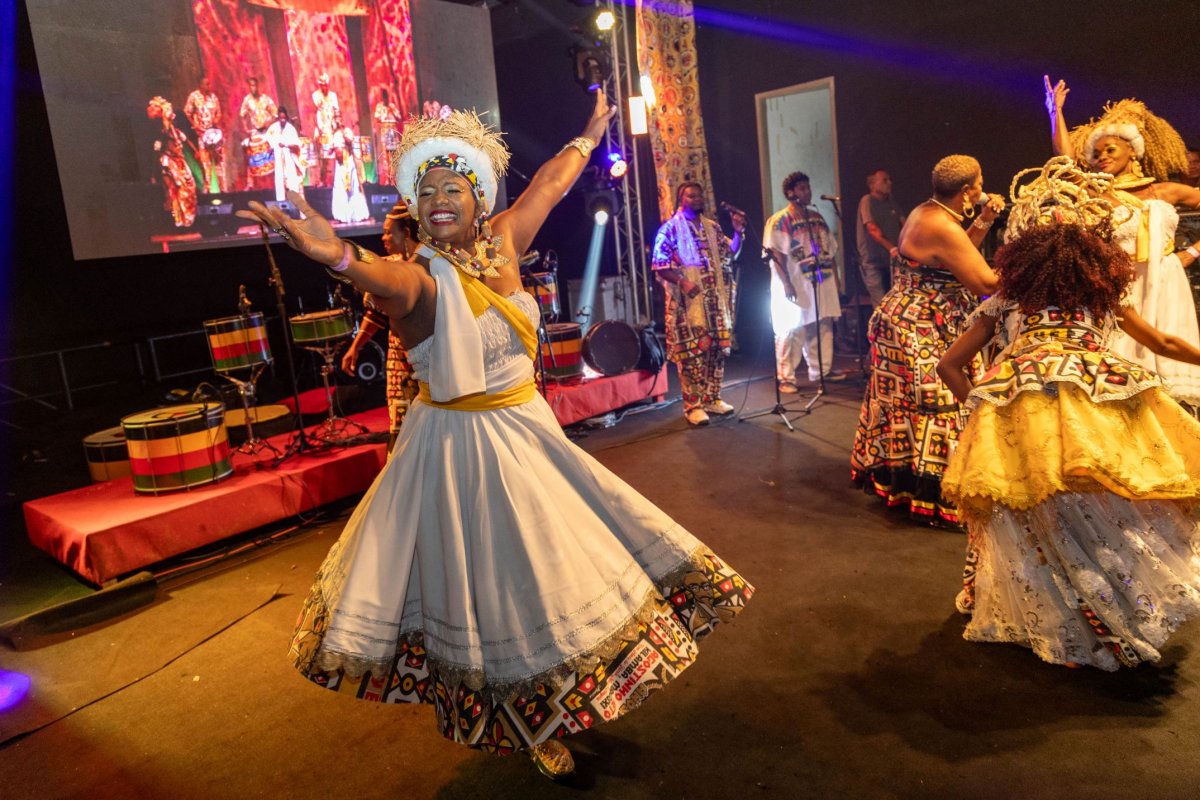 Ilê Aiyê embarca próximo domingo para turnê mundial comemorativa aos seus 50 anos!