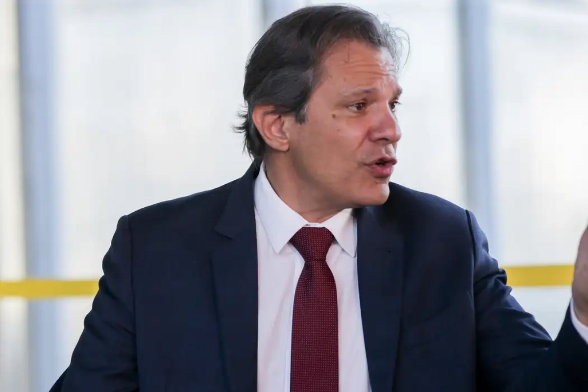 Haddad afirma que Lula ficou "surpreso" com queda de carga tributária no Brasil em 2023