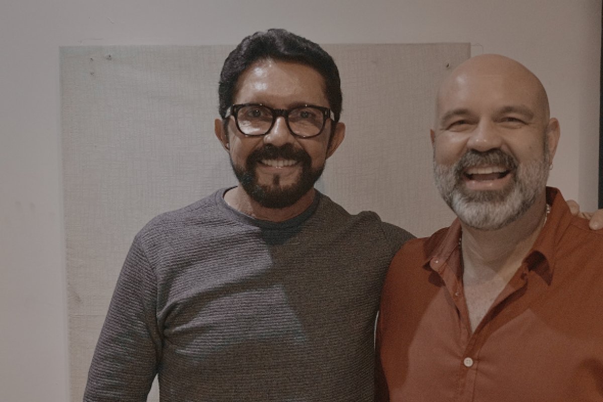 Alexandre Leão lança single “Só tenho um” com participação de Adelmário Coelho!