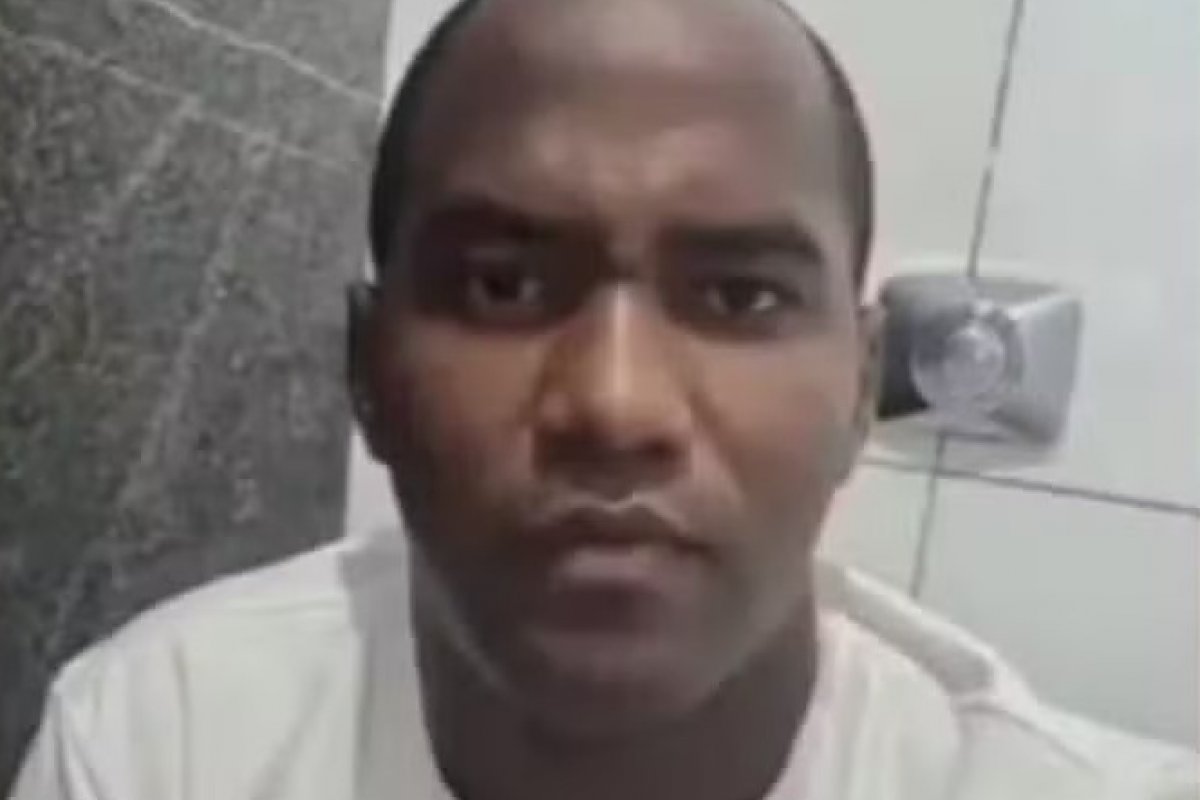 Suspeito de matar amigo a facadas na Bahia tem prisão preventiva decretada e é procurado pela polícia