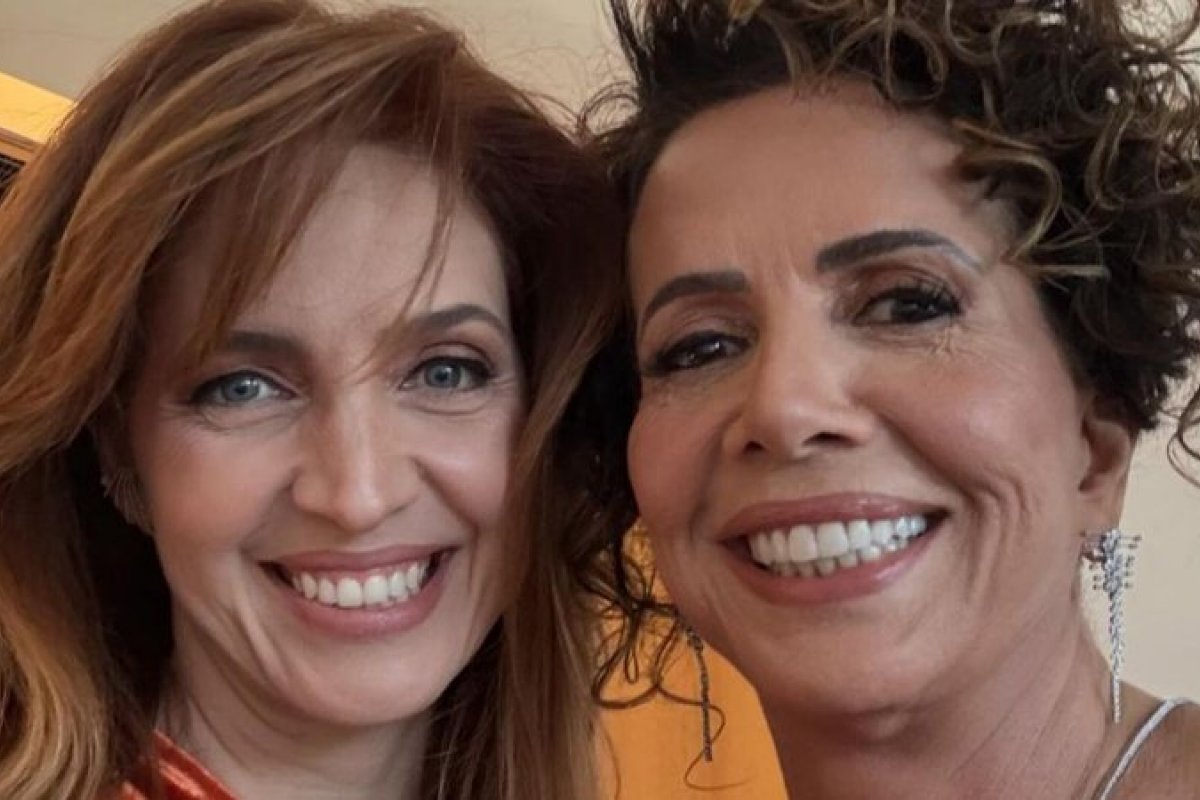 Mãe de Poliana Abritta se casa em cerimônia ao ar livre e apresentadora do Fantástico exibe cliques!