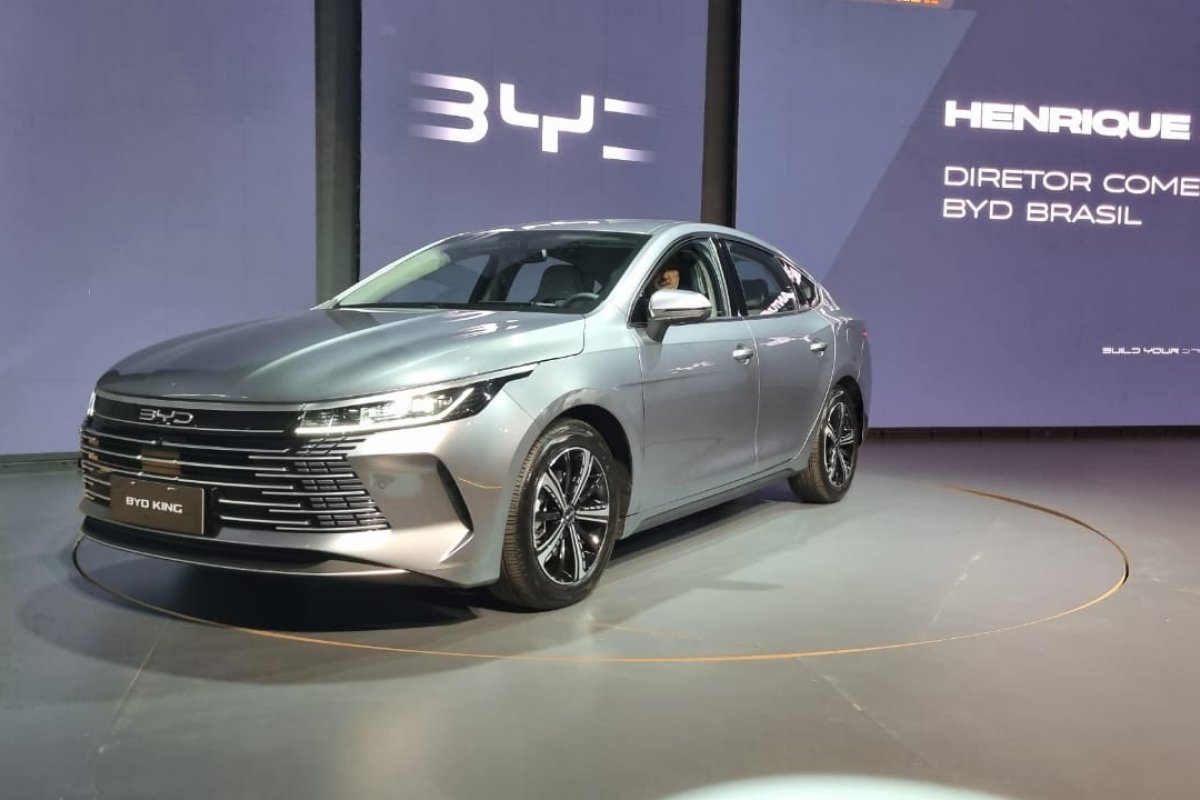 BYD lança sedã King híbrido de olho em clientes do Corolla