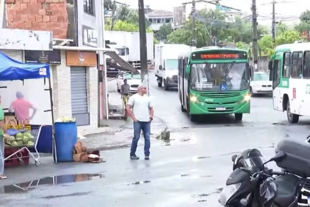 Vídeo: após mais uma noite de tiroteios, ônibus deixam de circular em Tancredo Neves, Arenoso e Engomadeira
