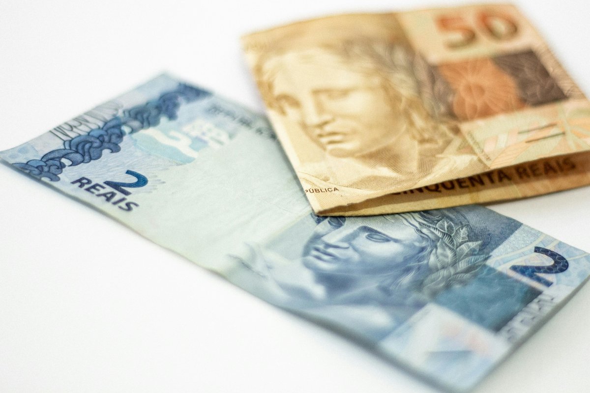 Real ultrapassa peso argentino e Brasil tem a pior moeda em ranking de desvalorização em 2024