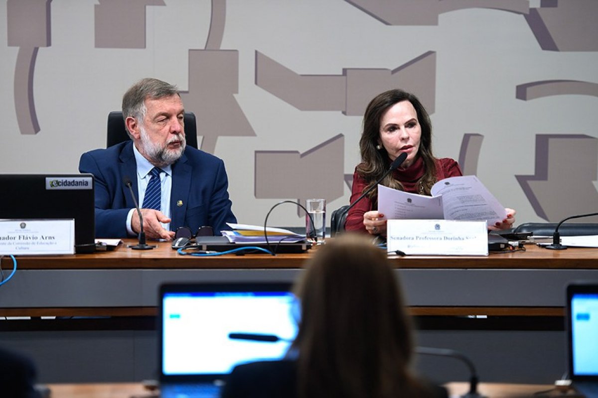 Comissão de Educação do Senado aprova novo ensino médio com disciplinas obrigatórias reforçadas