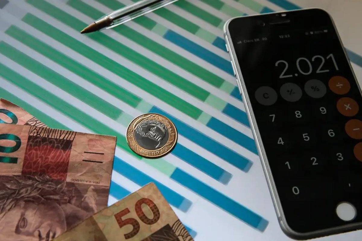 BC interrompe cortes de juros e mantém Selic em 10,50% ao ano em decisão unânime