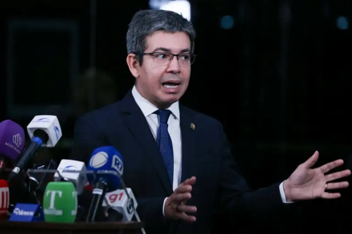 'Copom caiu no conto de Campos Neto', diz Randolfe