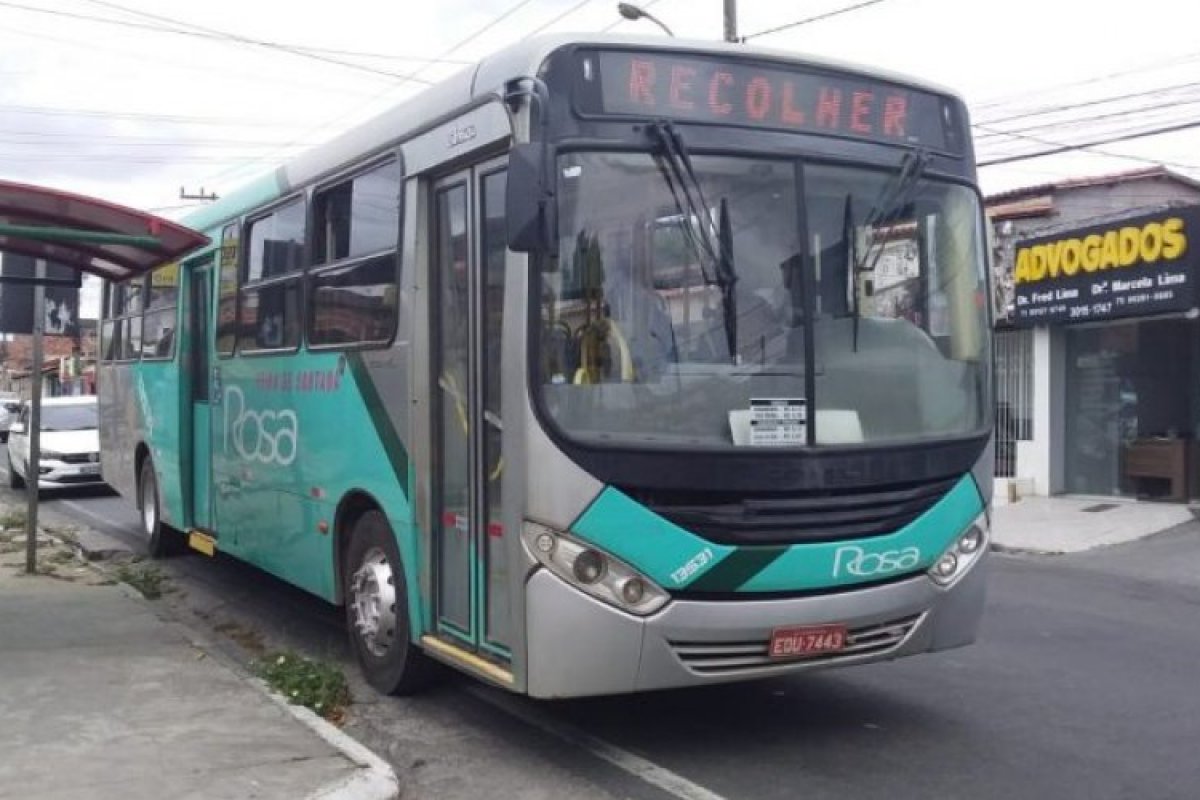 Homem é impedido de sequestrar ônibus em Feira de Santana
