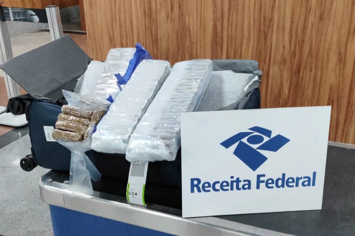 Mulher é presa por tráfico internacional de drogas no aeroporto de Salvador; suspeita levava 7,8 kg de haxixe