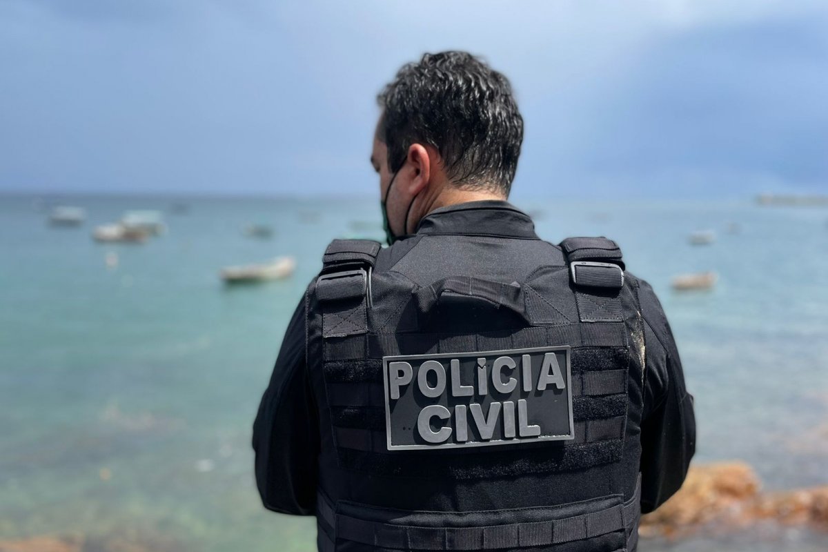 Polícia deflagra operação para combater tráfico de drogas na Praia do Cantagalo