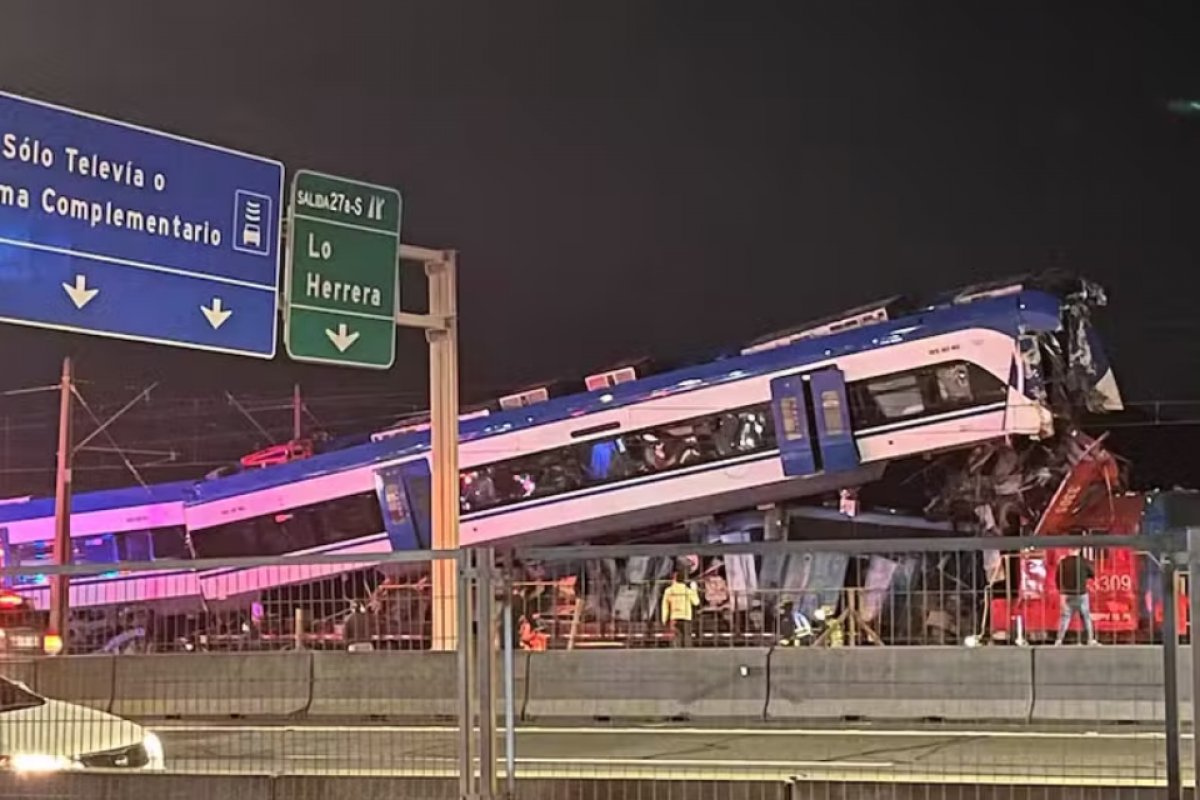 Colisão frontal de trens deixa mortos e feridos perto de Santiago, no Chile
