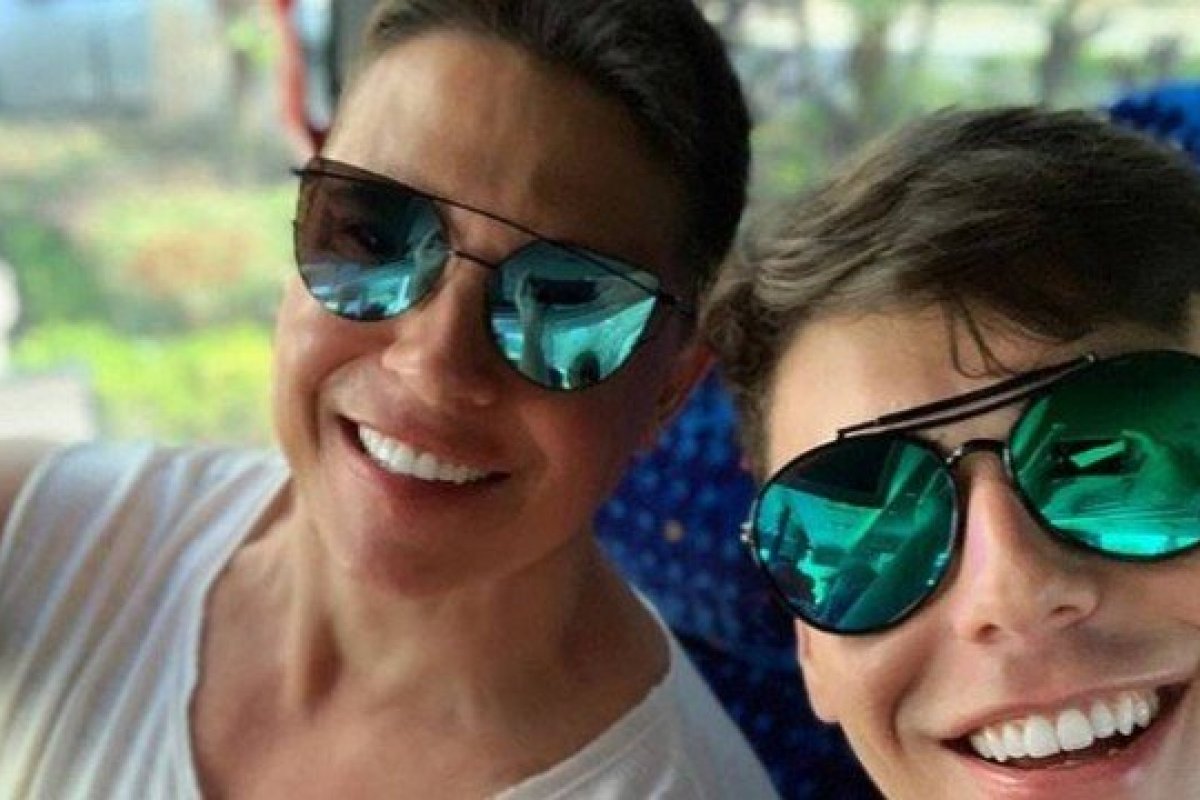 Ao lado do namorado, Marcelo Augusto passa temporada na Disney