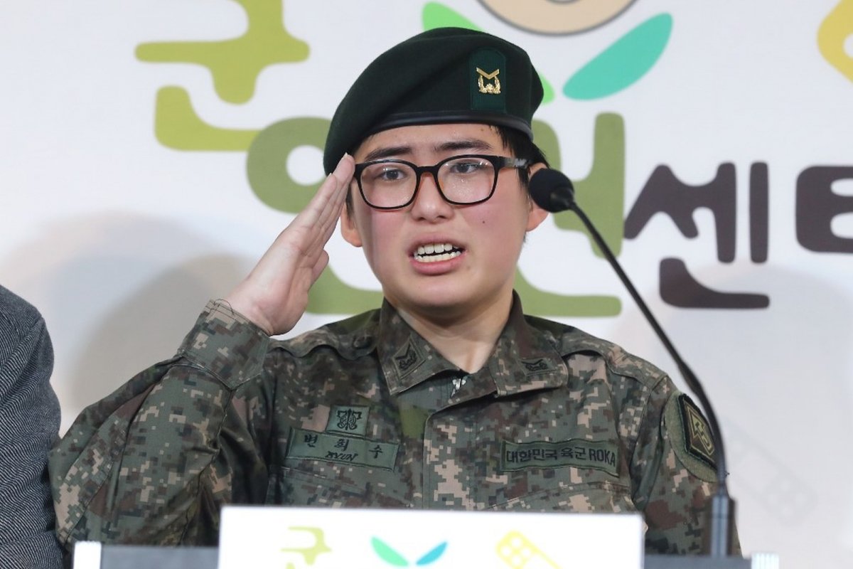 Militar é expulso do exército da Coreia do Sul após cirurgia de mudança de sexo