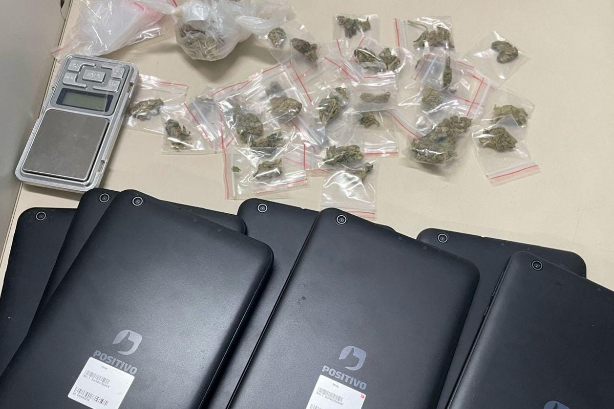 Homem é preso com drogas e tablet em Fazenda Grande