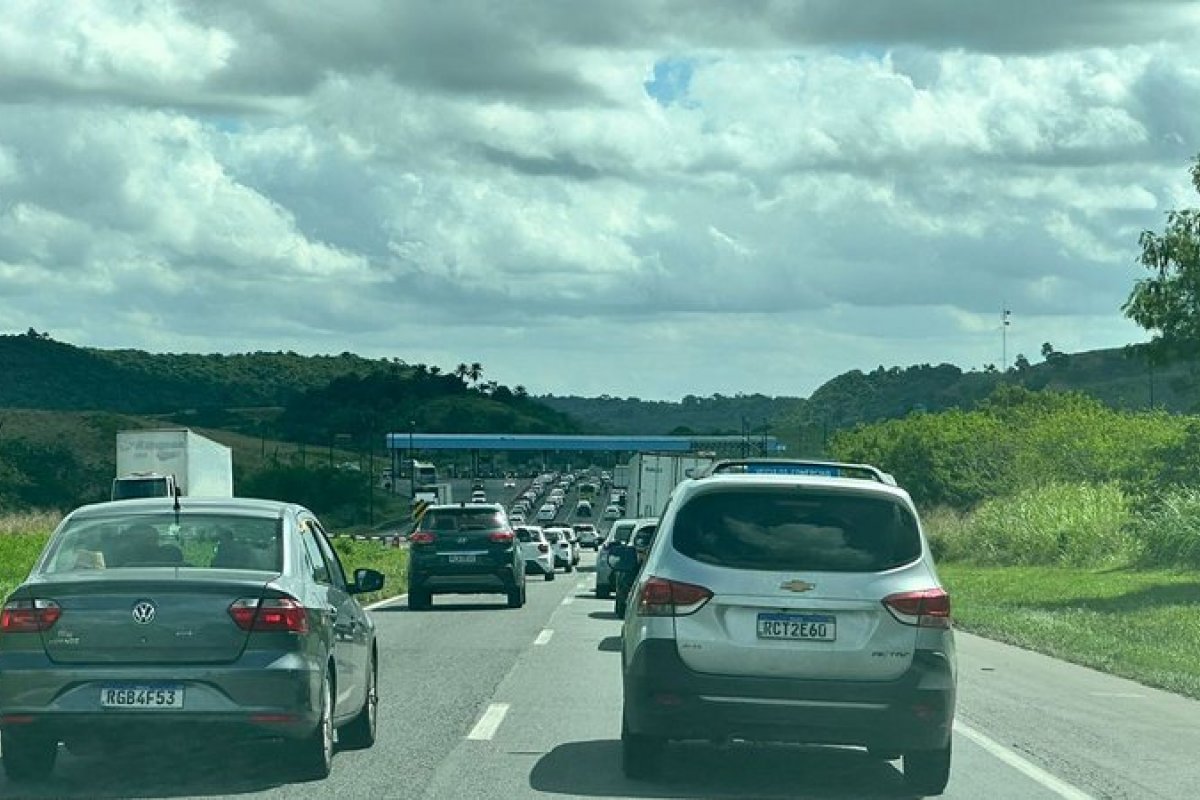 São João: alto fluxo causa lentidão no trânsito na BR-324