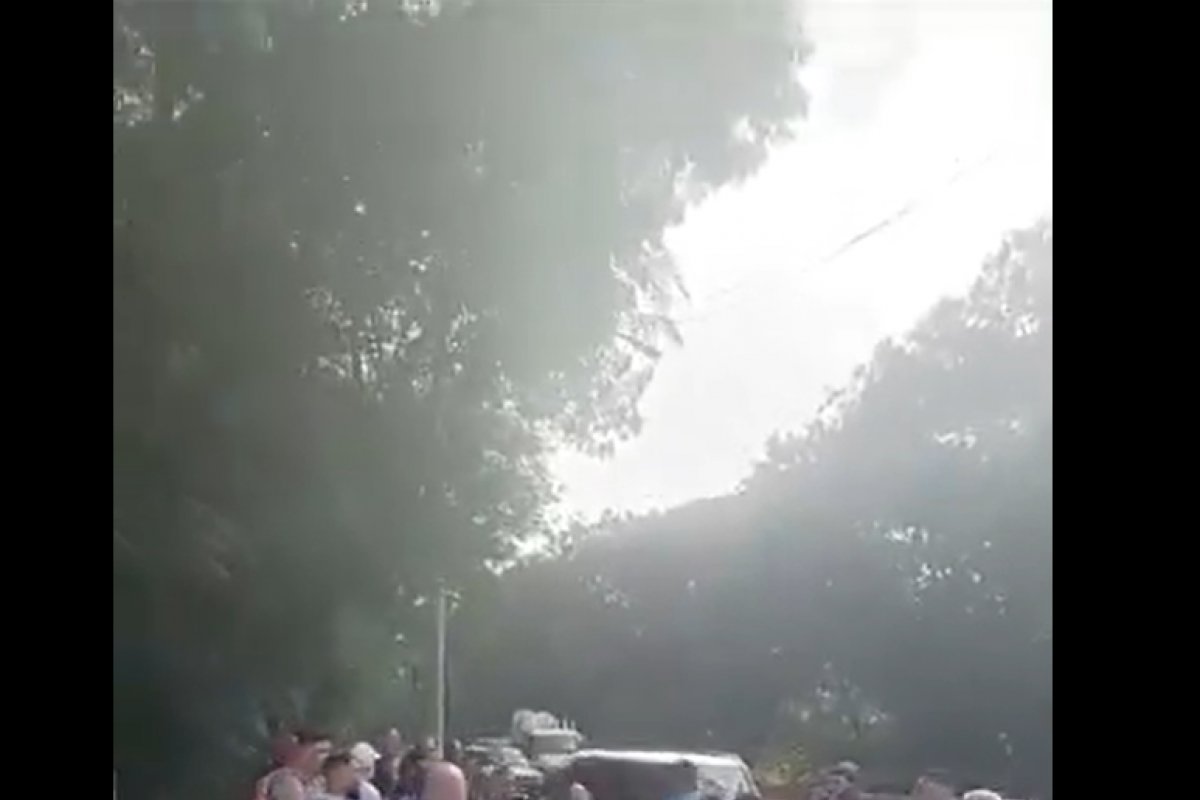 Vídeo: torcida do Fluminense protesta no CT antes de clássico contra o Flamengo