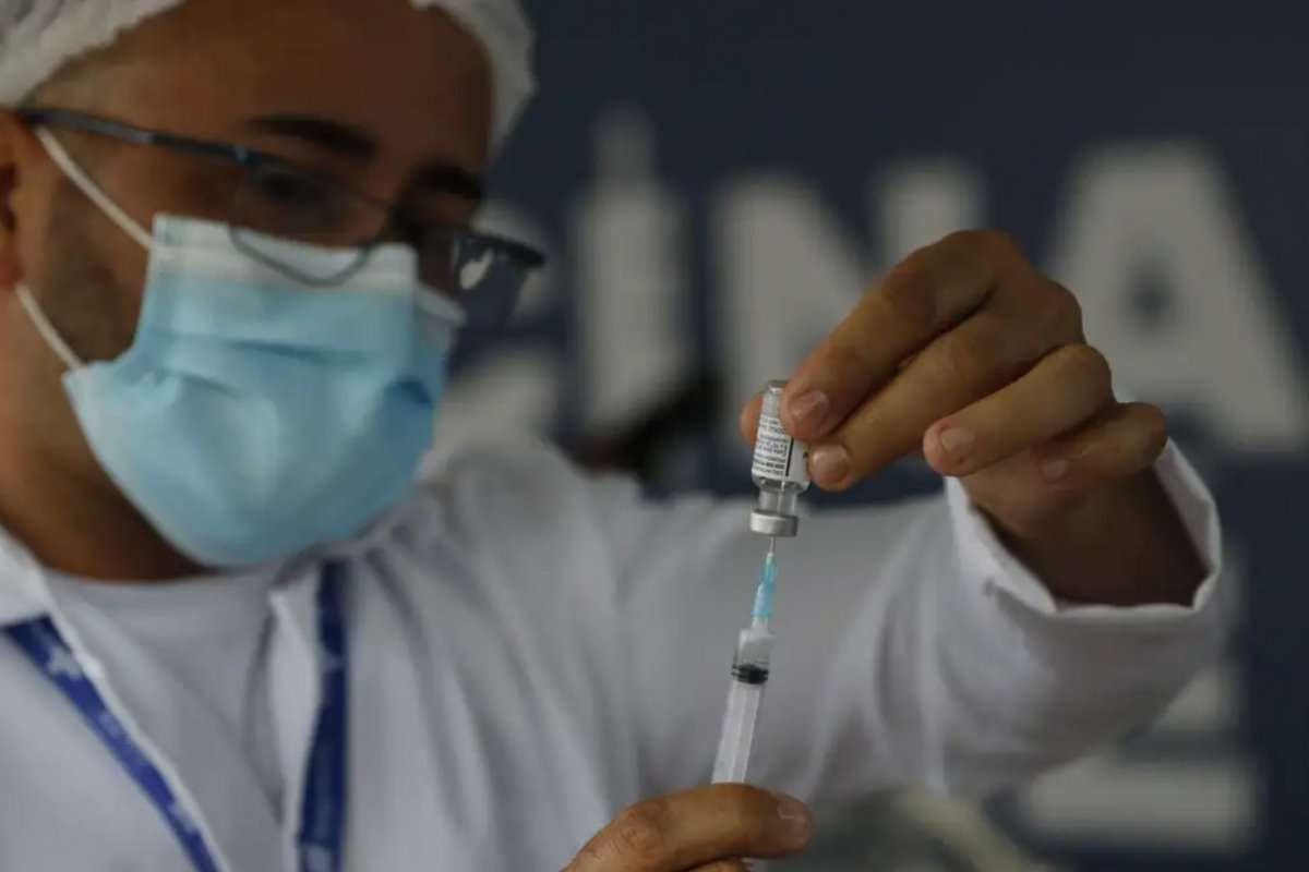 Saúde amplia vacinação contra dengue após doses próximas do vencimento,