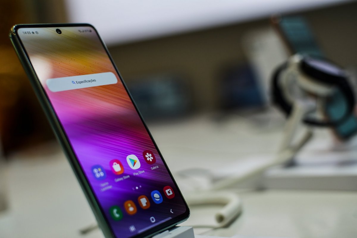 Anatel adota medidas contra venda de celulares não homologados