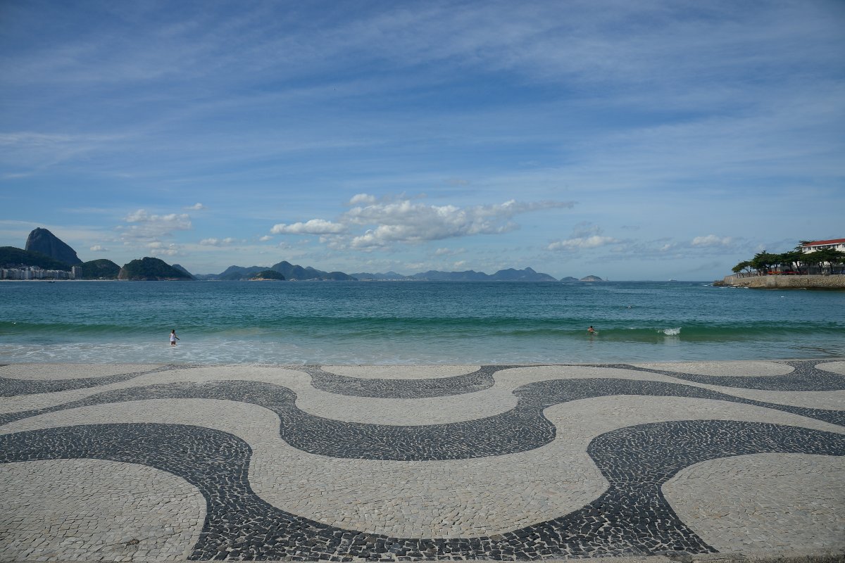 Homem é preso ao assaltar hotel e tentar fazer homem de refém em Ipanema