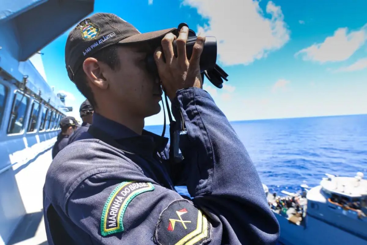 Marinha compra antenas sem aval da Starlink e fere regra de exportação da empresa