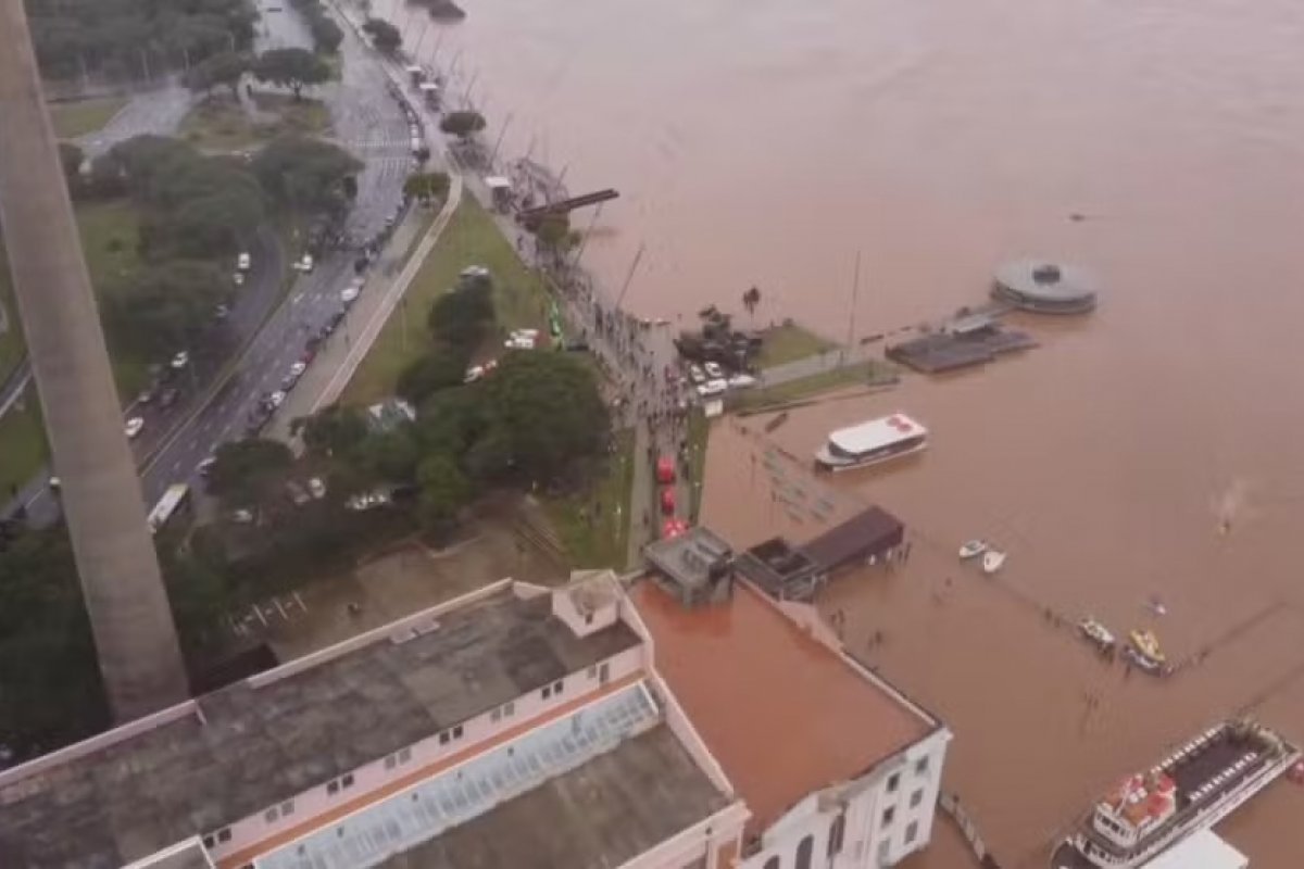 Nível do Guaíba sobe 23 centímetros e prefeitura emite alerta para inundações em áreas de risco no RS