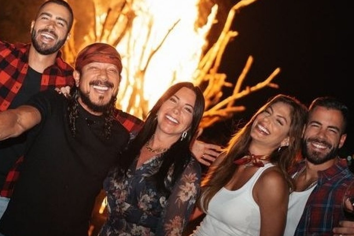 Em família: Mari Gonzalez aparece em foto publicada pelo sogro, Bell Marques!