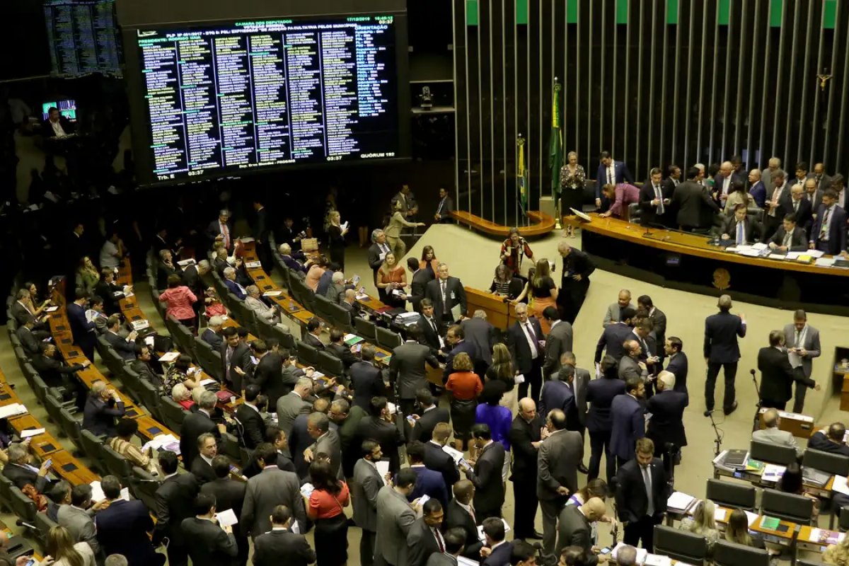 Comissão da Câmara encaminha R$ 4,2 bilhões em emendas sem transparência; Bahia é o estado que mais recebeu verba