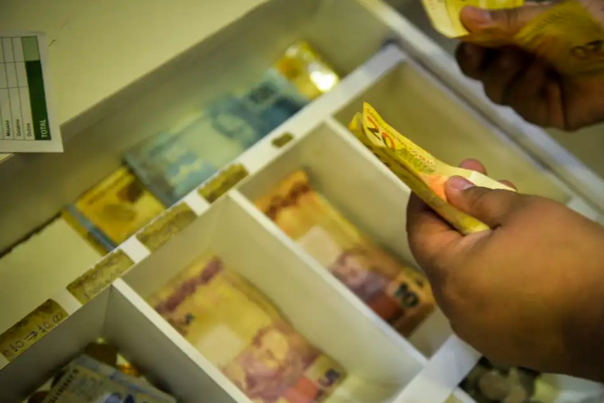Número de inadimplentes no Brasil registra queda, aponta Serasa