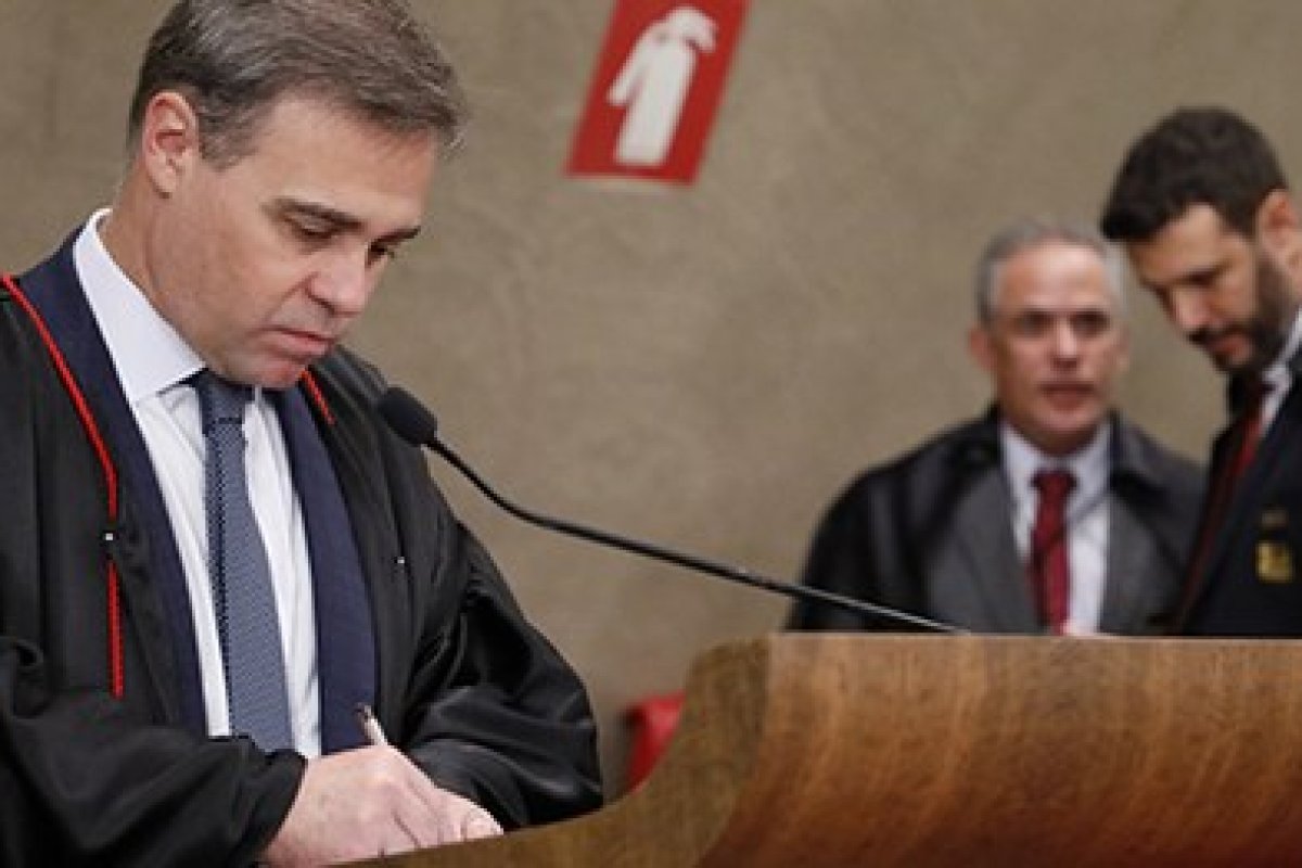 Mendonça é empossado como titular no TSE e deve ficar na corte até 2028