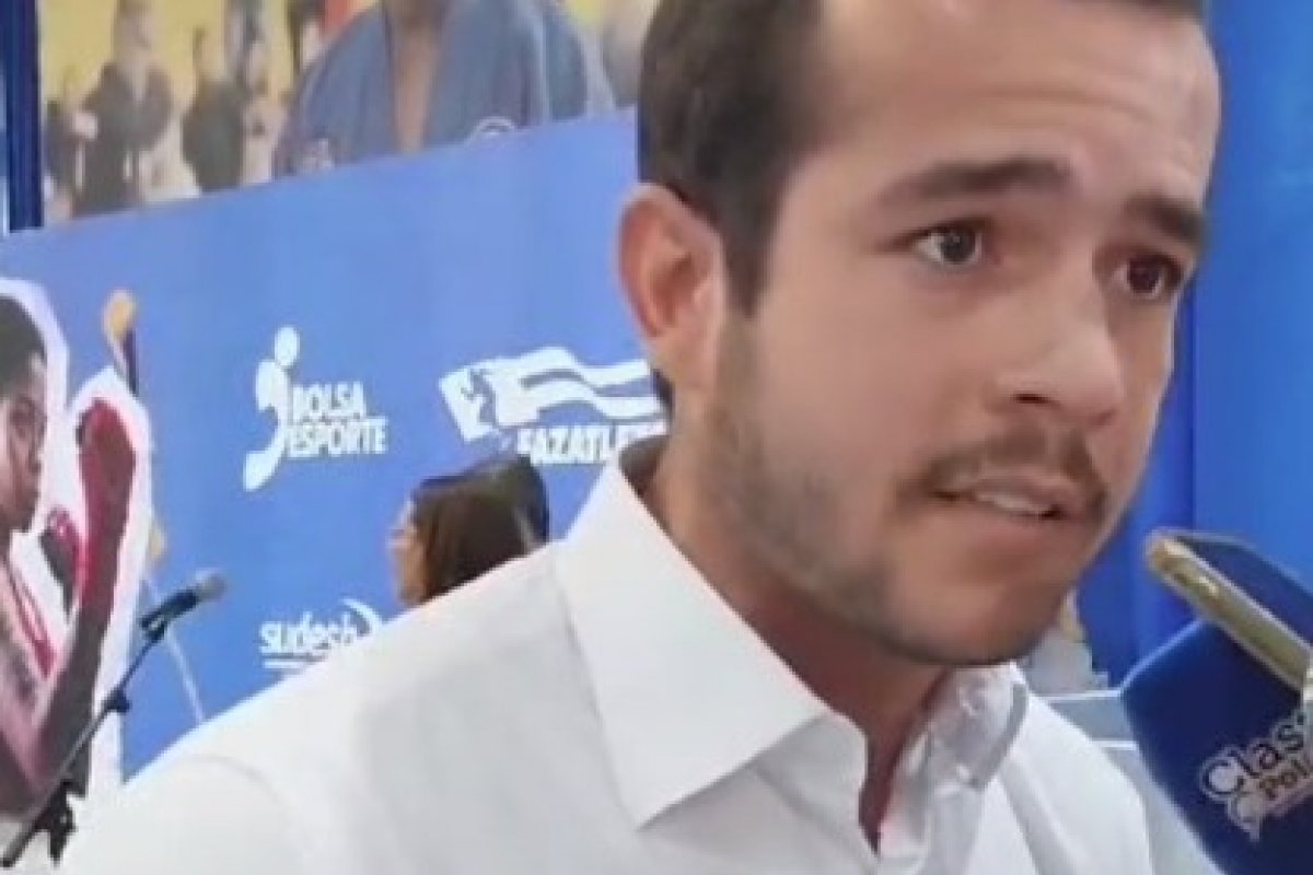 Vídeo: Prefeito interrompe show em Itamaraju e Matheus Ferreira critica ação: ‘uma vergonha’