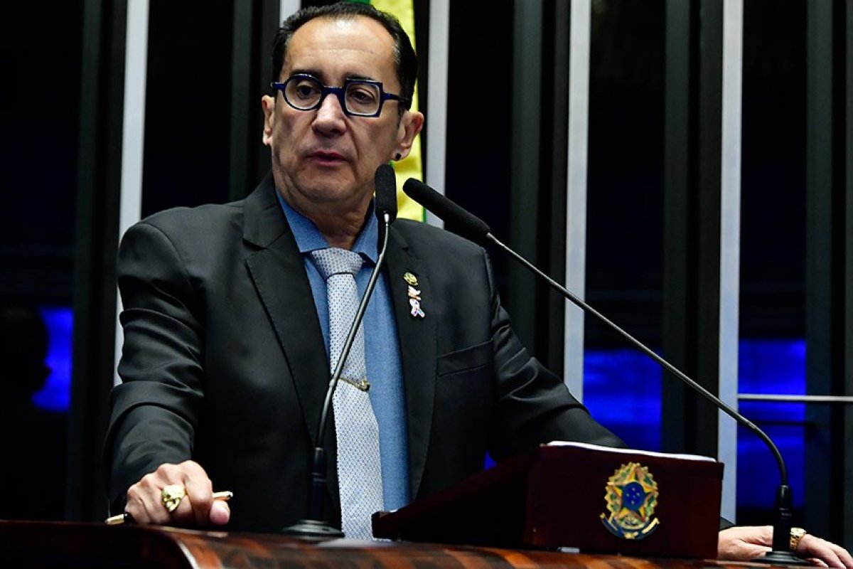 “A Seleção Brasileira tinha que afastar o Paquetá", diz Kajuru