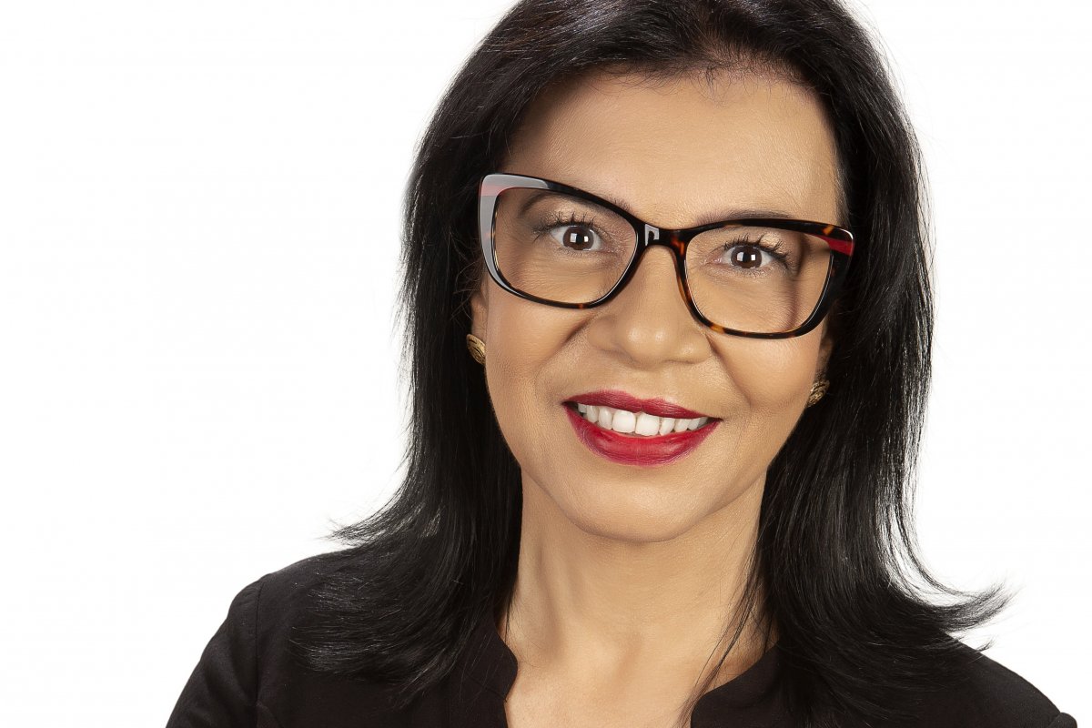 Escritora Isa Colli é a aniversariante do dia!