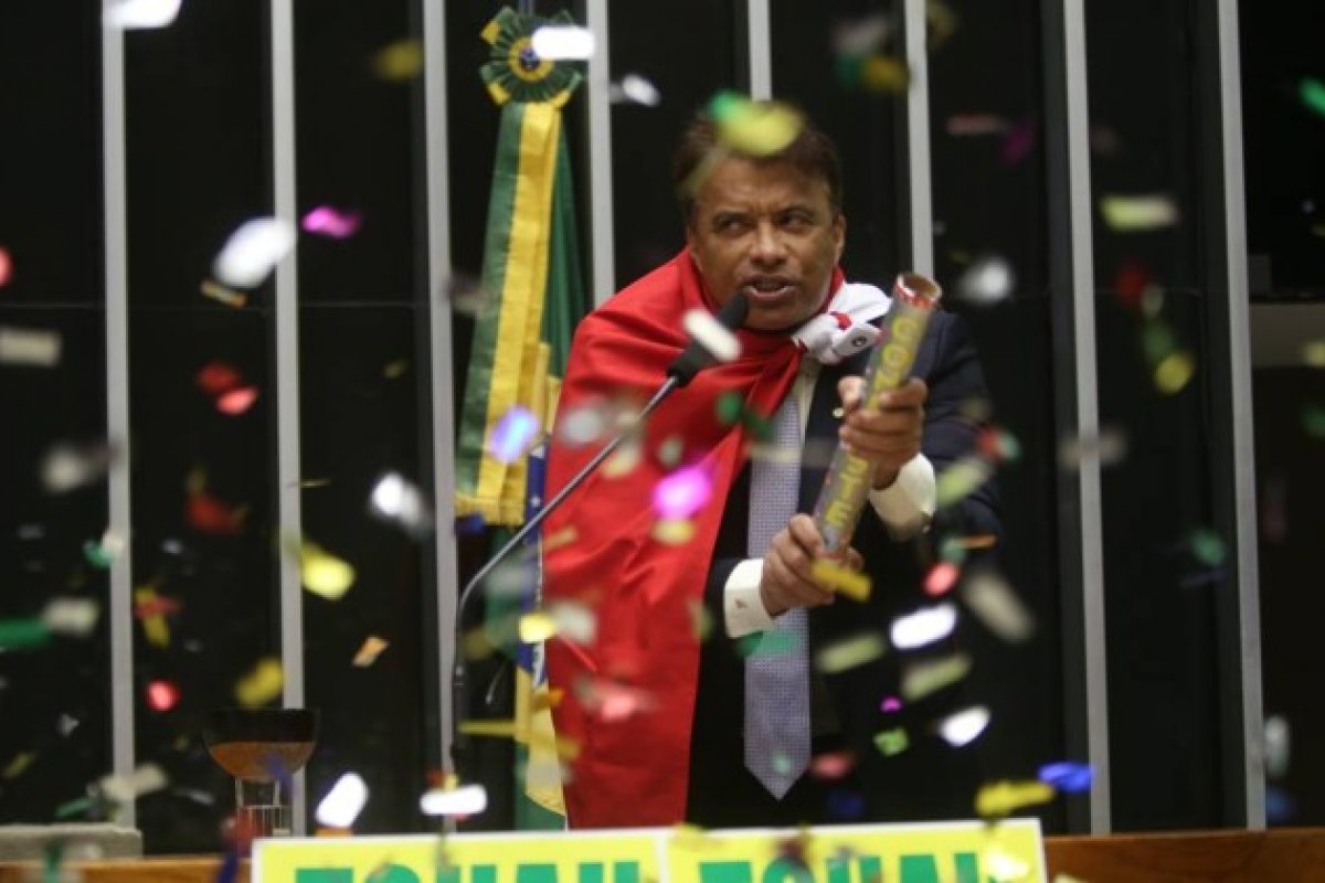 TSE mantém prisão de ex-deputado federal denunciado por violência política de gênero