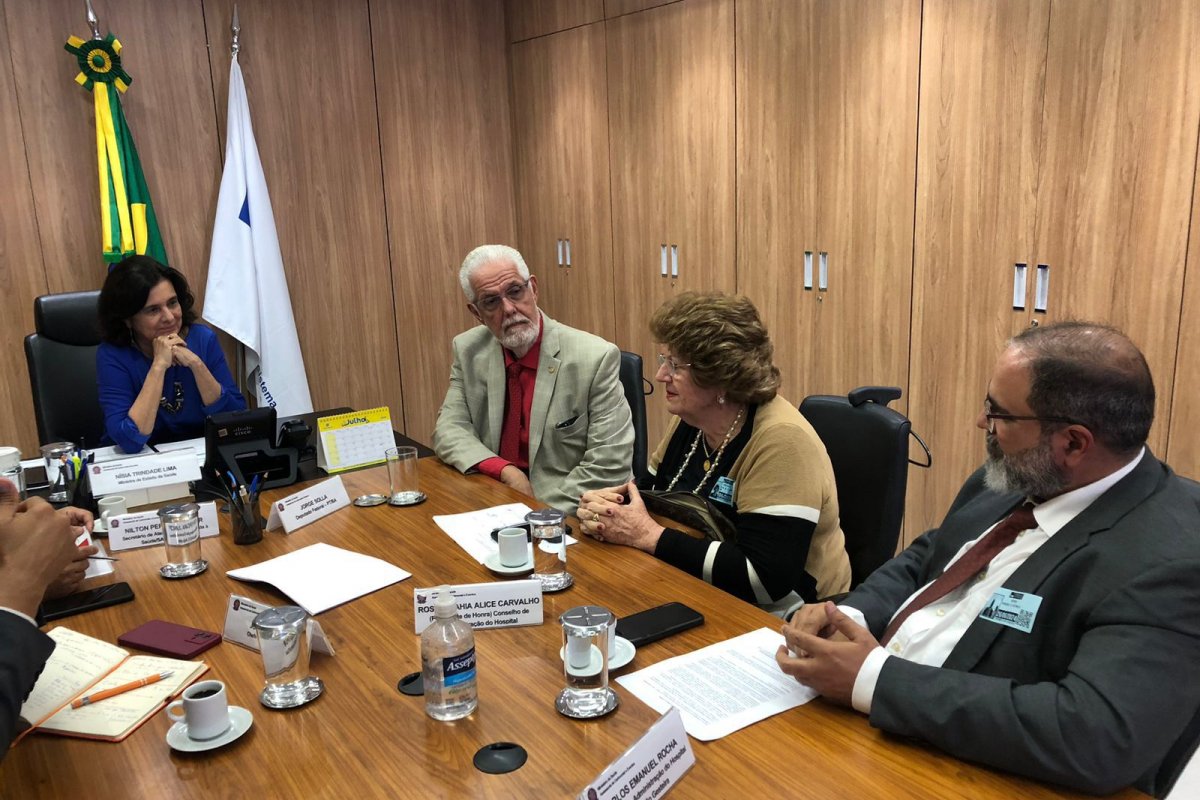 Direção da entidade mantenedora do Martagão Gesteira é recebida pela ministra da saúde
