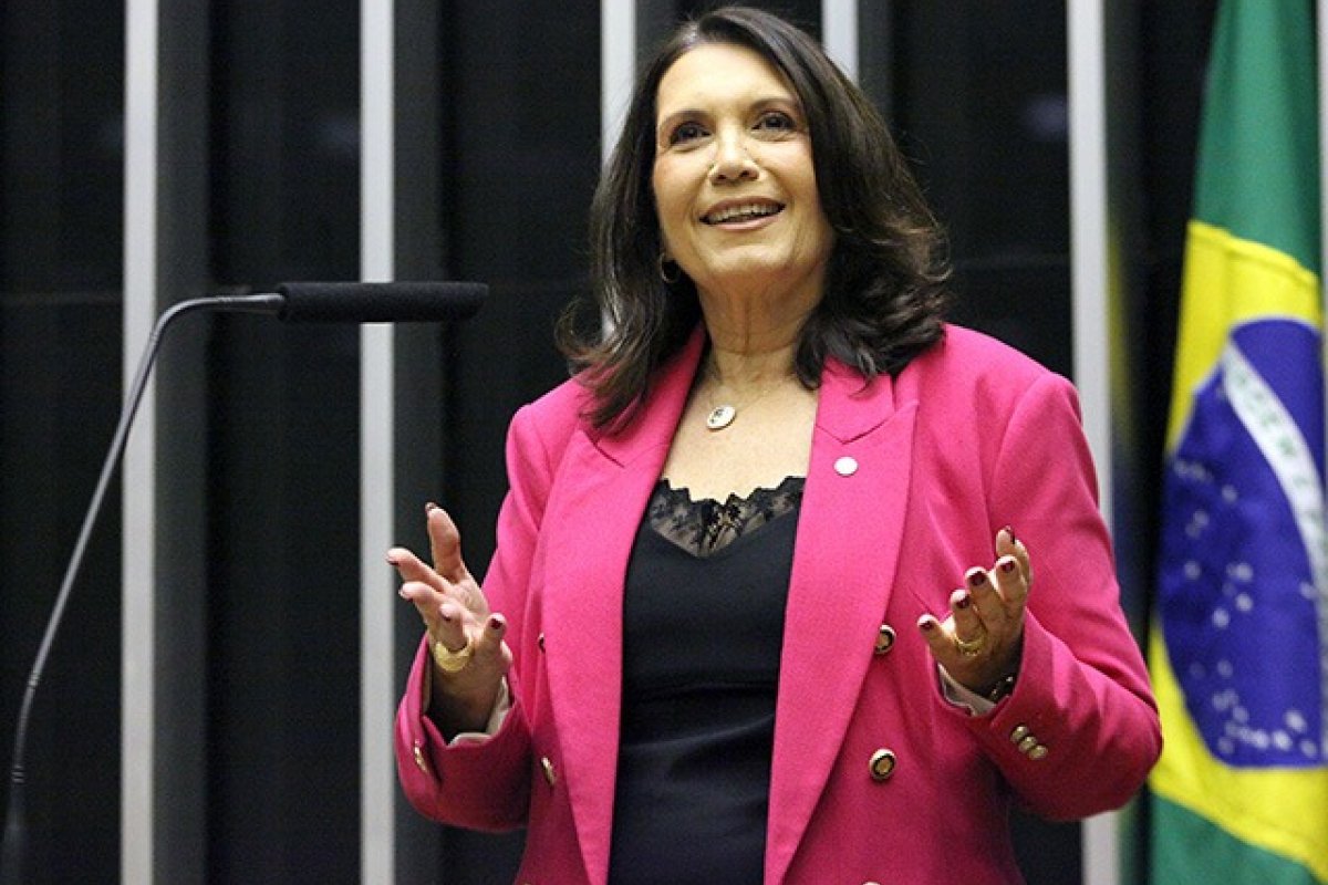 Deputada Bia Kicis comemora tentativa de golpe na Bolívia: 'graças a Deus'