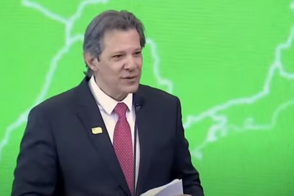 Ministro da Fazenda anuncia redesenho de gastos públicos encomendado por Lula