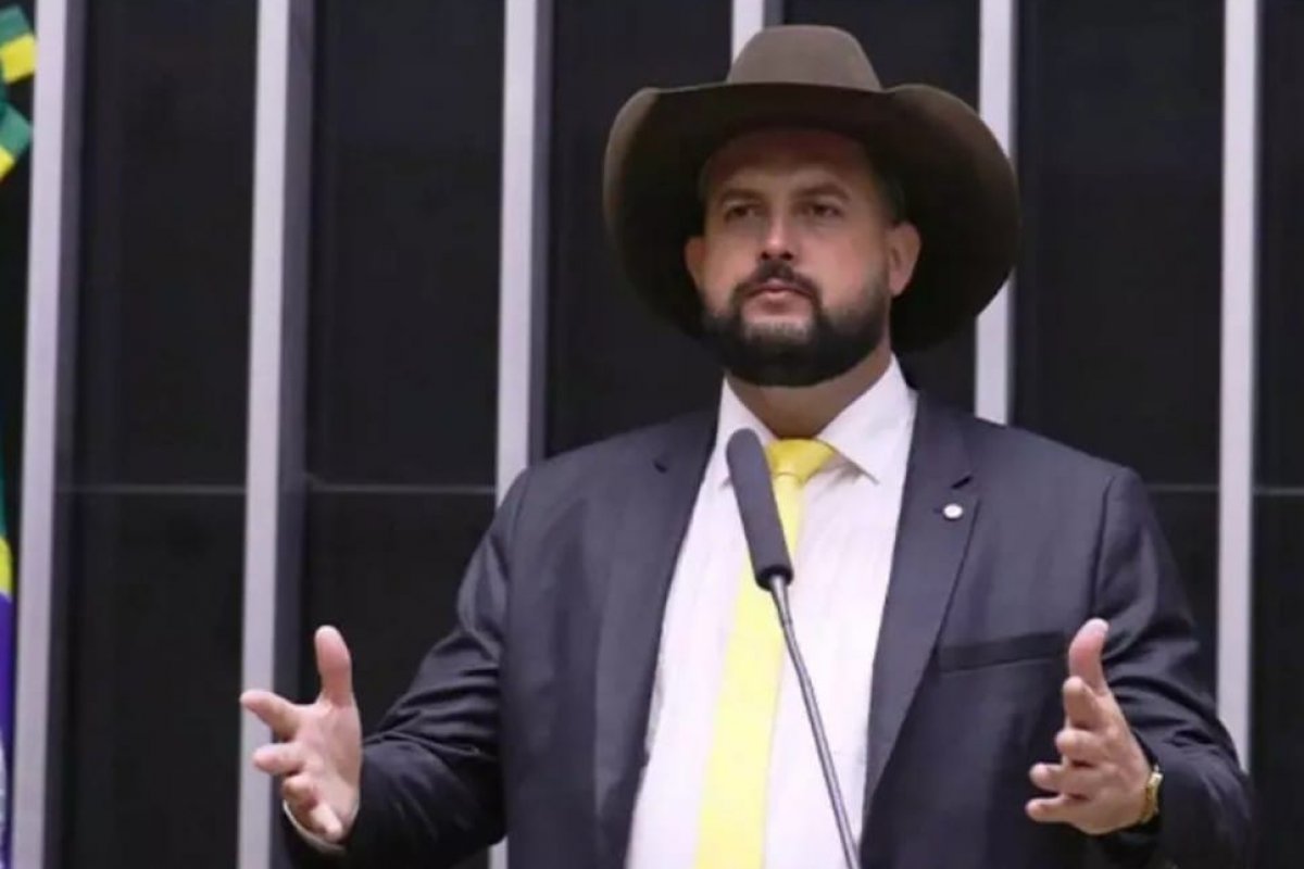 Juíza decreta prisão ao deputado Zé Trovão por dívida de pensão