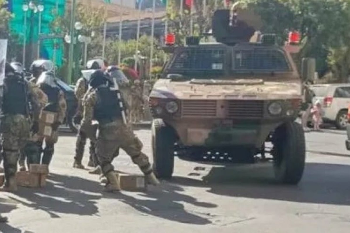Bolívia determina prisão preventiva contra três militares por golpe fracassado
