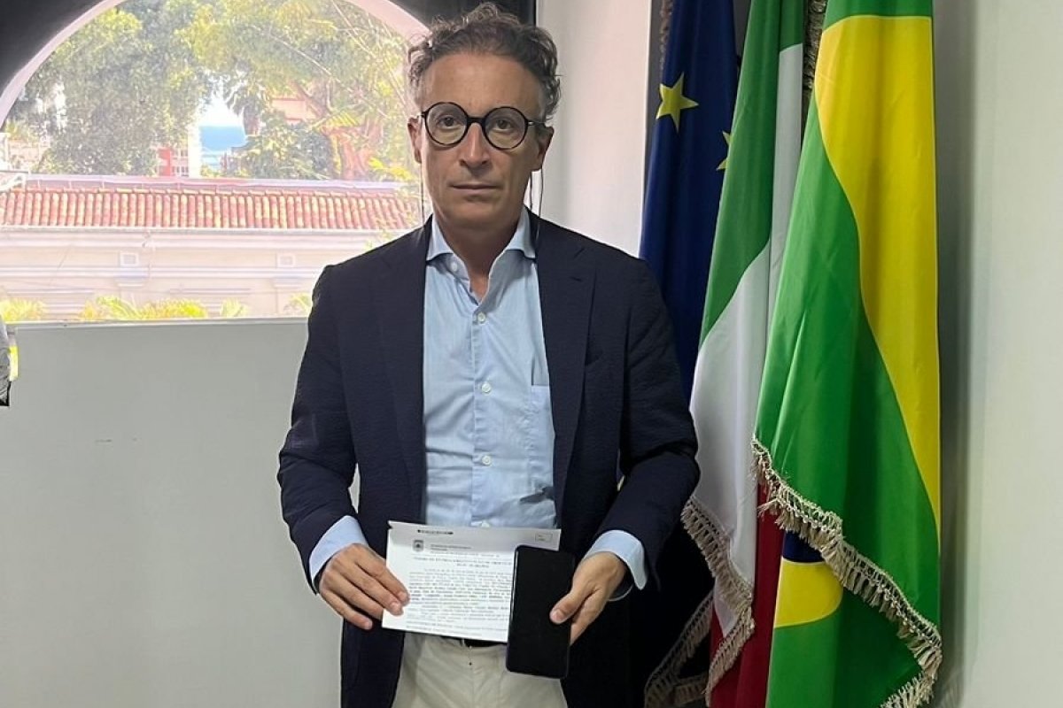 Celular de turista italiano roubado em Salvador é recuperado pela Polícia Civil no interior da Bahia