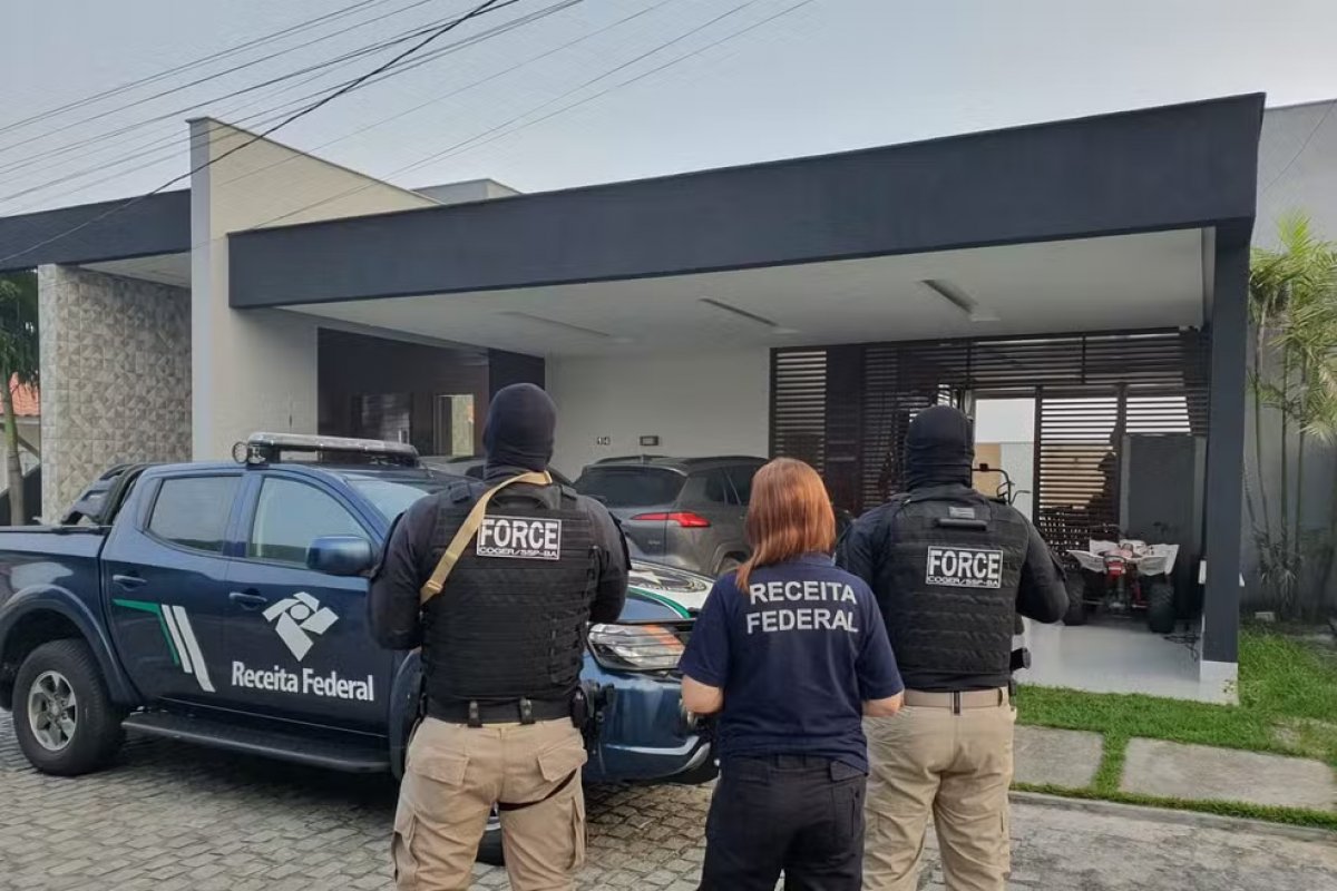 PF apreende documentos em casa de deputado estadual Binho Galinha, apontado como chefe de milícia na BA