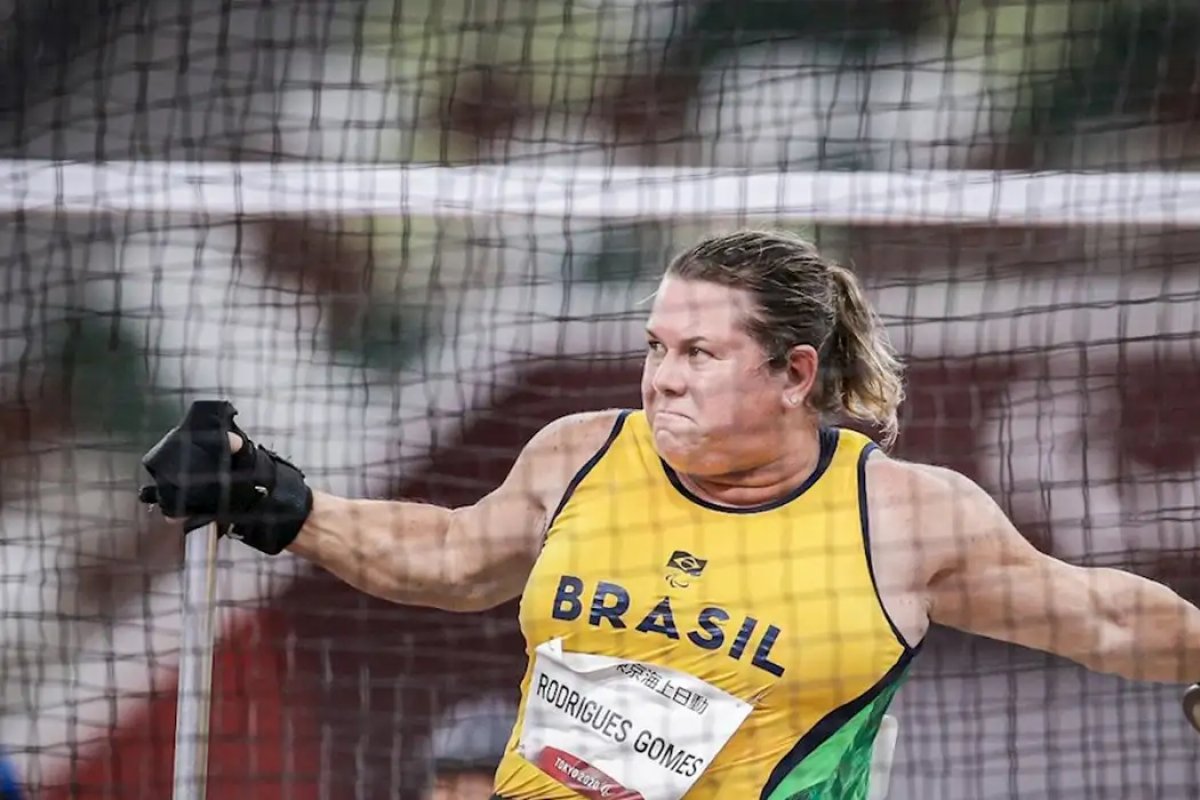 Beth Gomes bate recorde mundial da prova de lançamento de disco