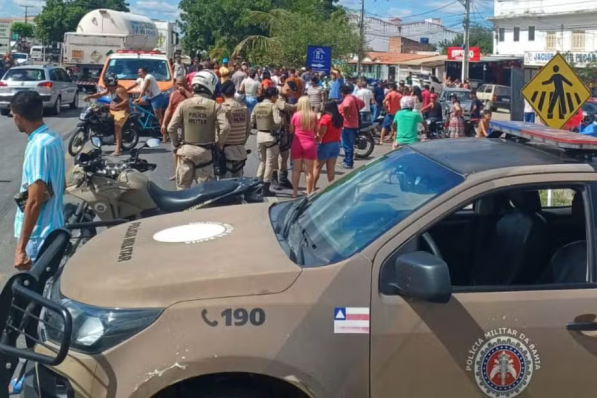 Mulher morre em acidente de trânsito na BR-324, em Riachão do Jacuípe