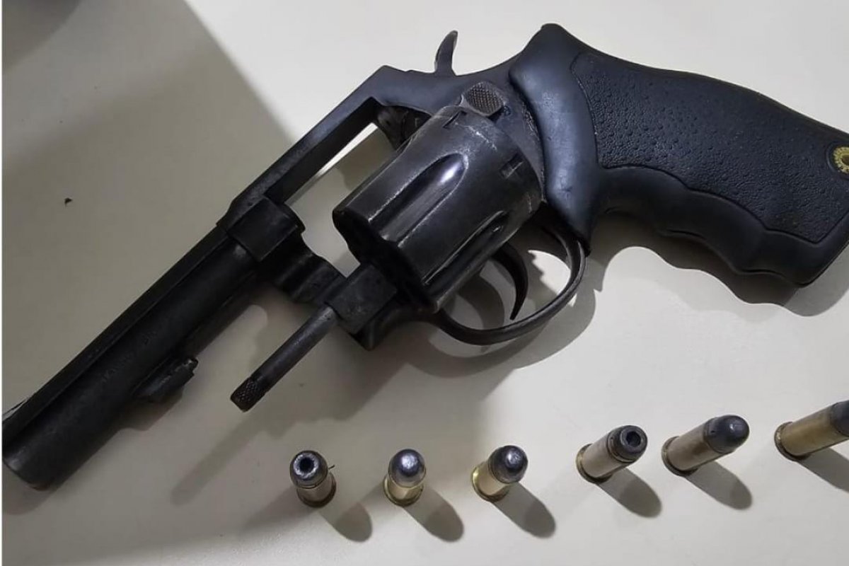 Homem é preso por porte ilegal de arma de fogo em Ourolândia, norte da Bahia