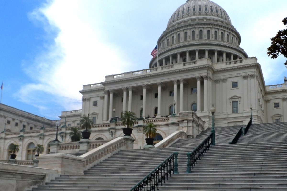 Congresso dos EUA vai investigar Facebook, Google, Microsoft e Apple