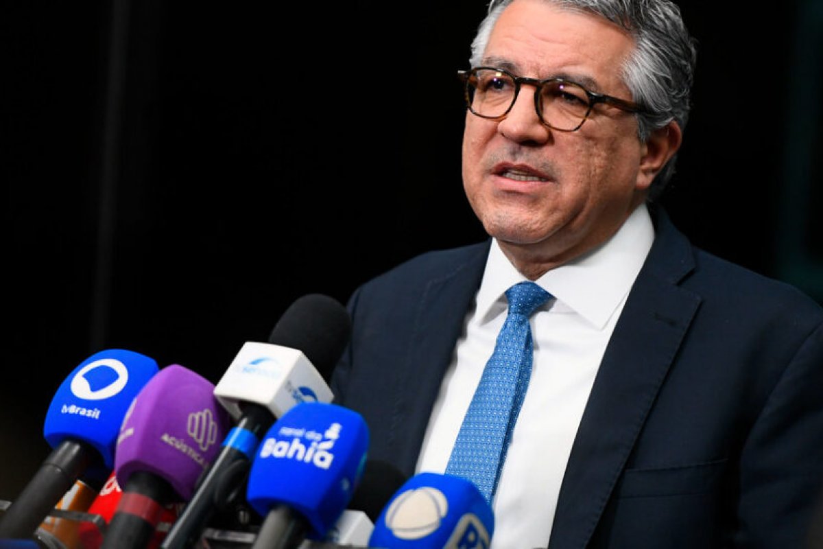 Expectativa do governo é finalizar relatório da desoneração nesta semana, indica Padilha