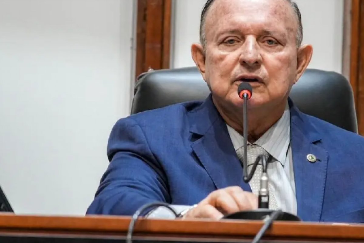 'Estou à disposição dos colegas', diz Adolfo Menezes sobre reeleição na AL-BA