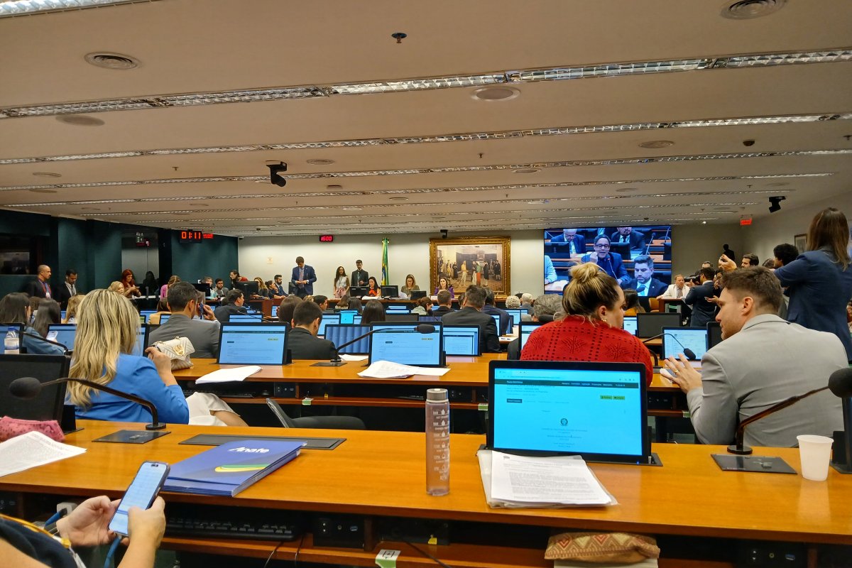 Deputados pedem vista e CCJ adia análise do PL que cria cadastro de invasores de propriedades