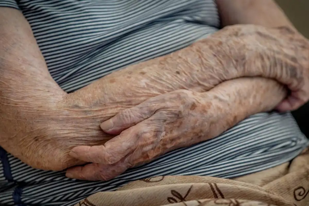Início de ansiedade aos 50 anos dobra o risco para desenvolver Parkinson, diz estudo