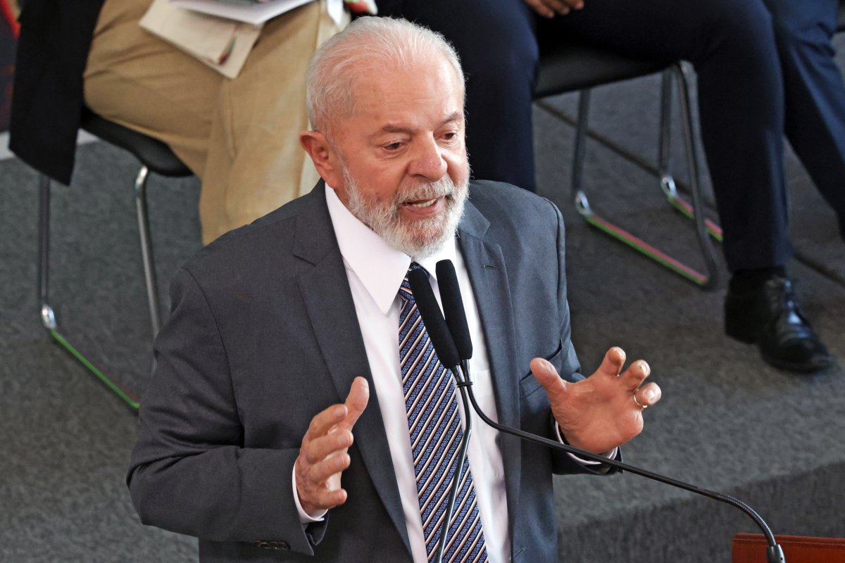 Lula diz não querer falar de dólar agora e sim de feijão e arroz